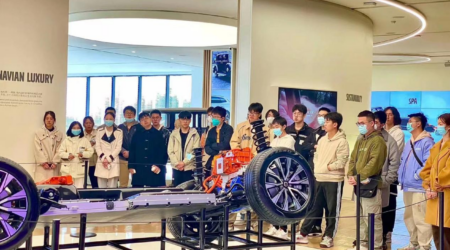 番茄小说
师生一行赴沃尔沃成都工厂参观